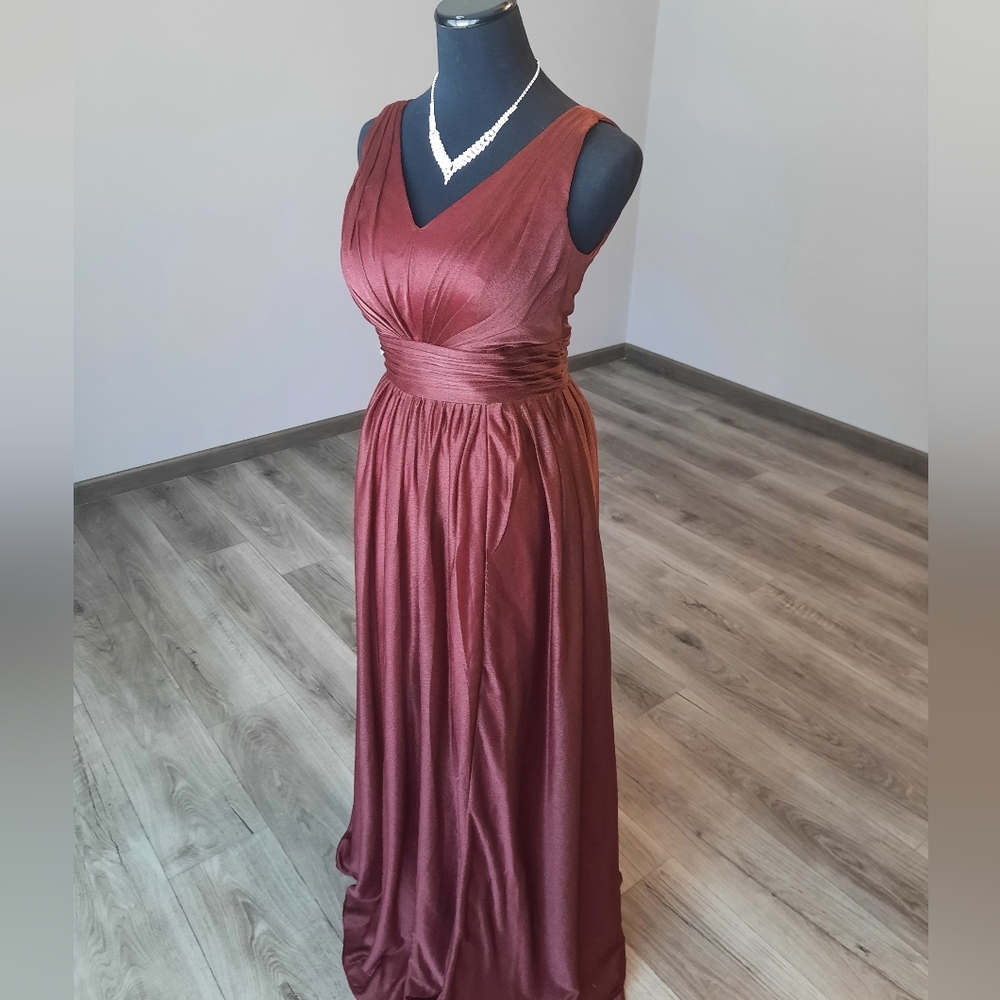 Elegant Burgundy Evening Gown - Picture 10 of 10